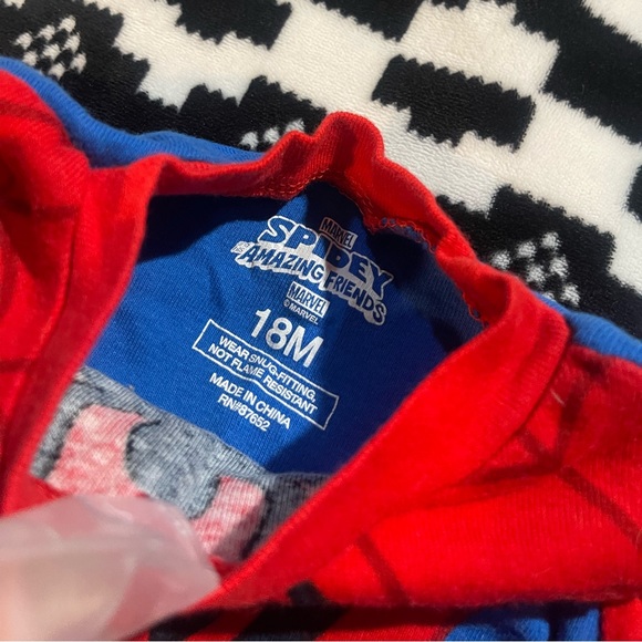 SPIDER-MAN MATCHING KIDS SET - Picture 3 of 5